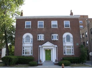 614 Clark St APT 1W, Evanston, IL 60201