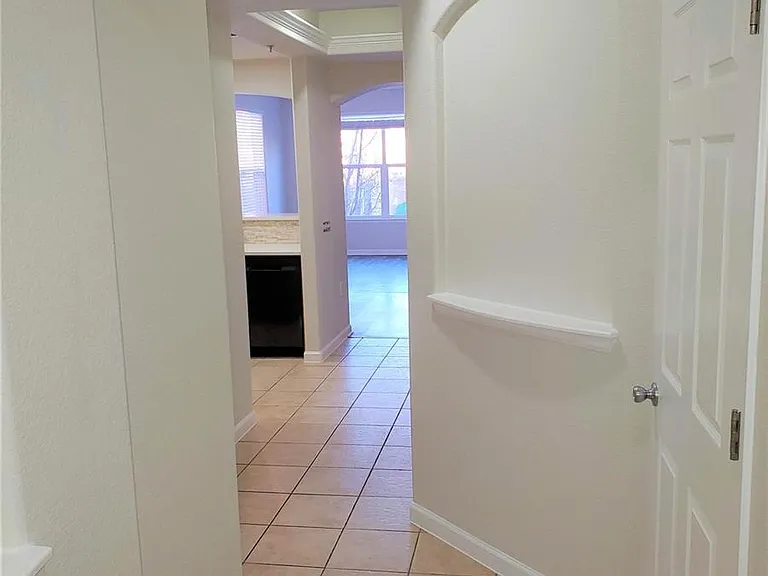 1747 N Pearl St #201 — Photo 3