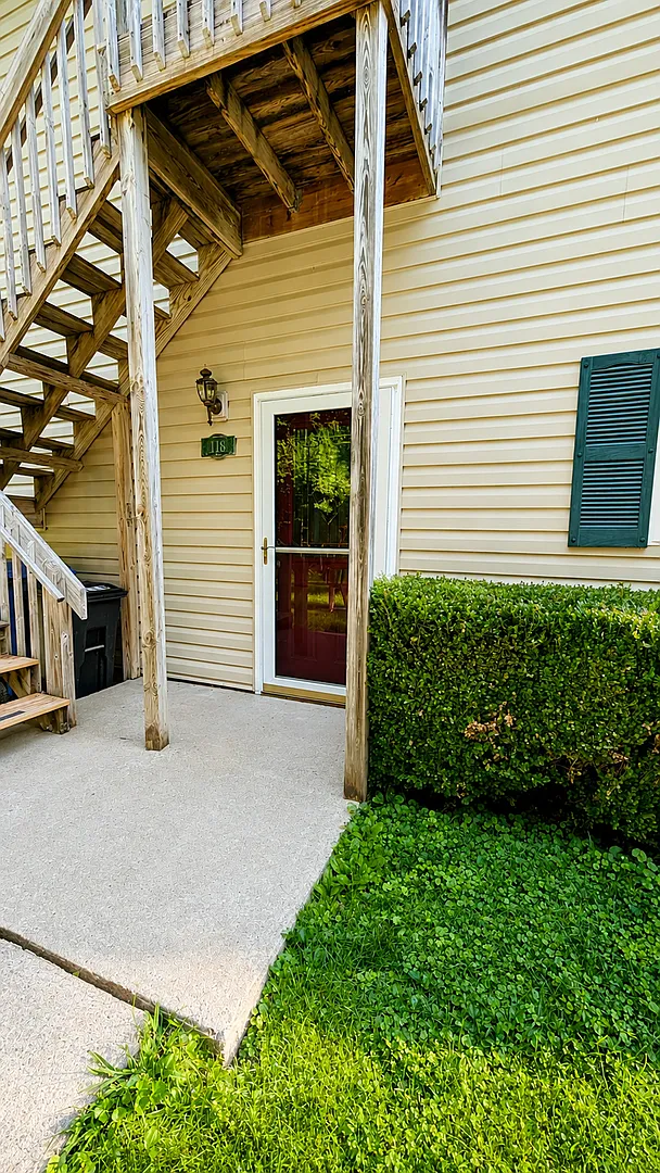 Apartment Rental-Black Mountain Close to Lake Tomahawk — Photo 2