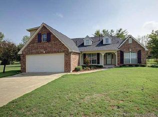 1807 S Broadway St, Skiatook, OK 74070
