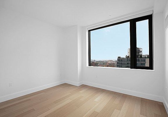 5th image of 10 City Pt APT 37R