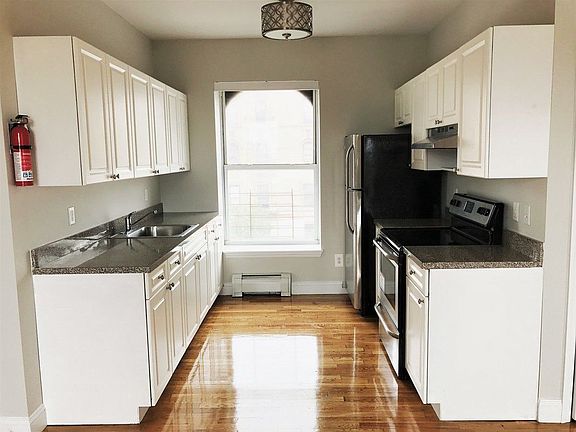 2nd image of 148 Bruckner Blvd APT 5