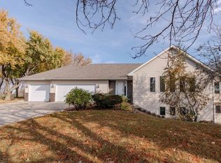 36800 Knoll Dr, Waseca, MN 56093