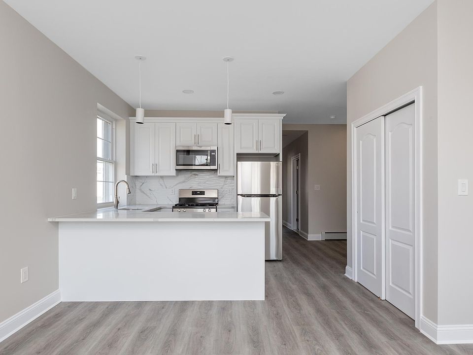 1st image of 14310 Shore Ave Floor 1