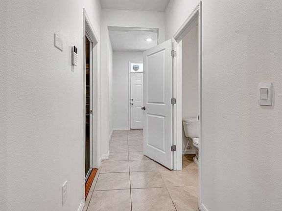 3rd image of 136 Mangrove Shade Cir