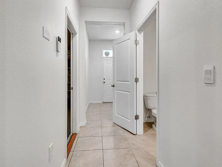 136 Mangrove Shade Cir — Photo 3