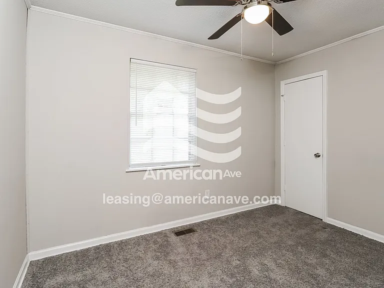590698_009_bedroom_10.jpg