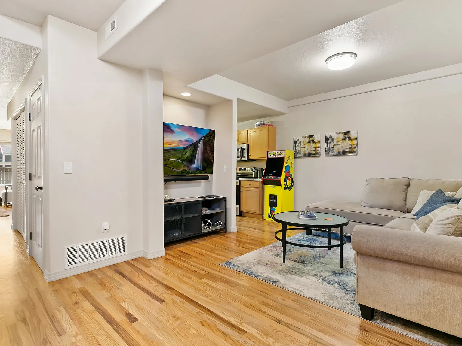 3 bed, $3,200 — Photo 3