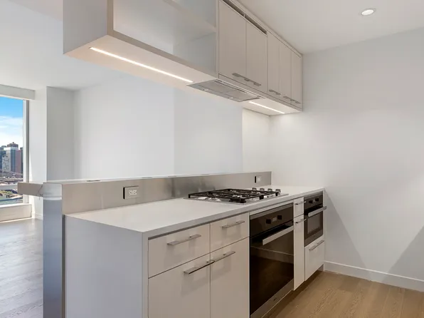 252 South Street image 1 of 12