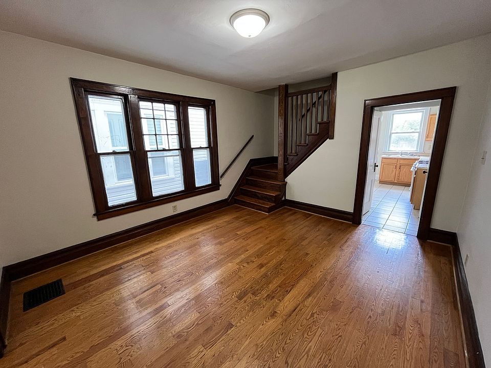 1st image of 431-433 E Tompkins St