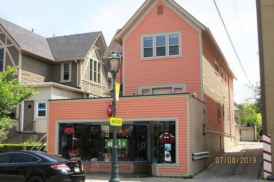 1st image of 1017 E Brady St #1019