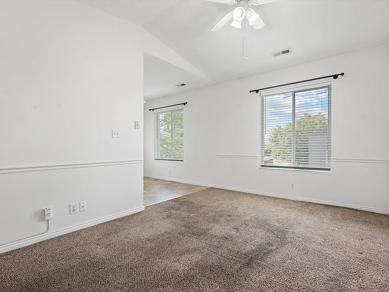 259 N 300 W #33 — Photo 7