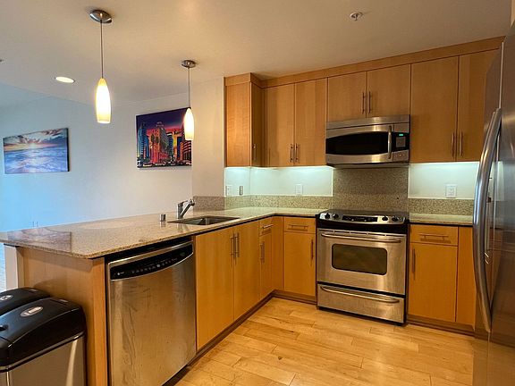 3rd image of 38 N Almaden Blvd Unit 818