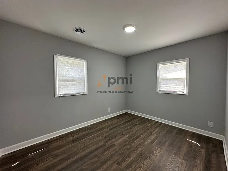 2015 Central Dr — Photo 8