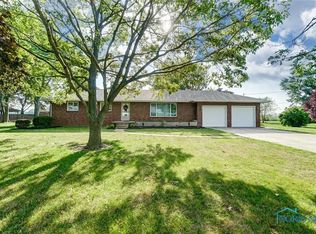24046 Luckey Rd, Perrysburg, OH 43551