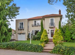 1484 164th St, Whitestone, NY 11357