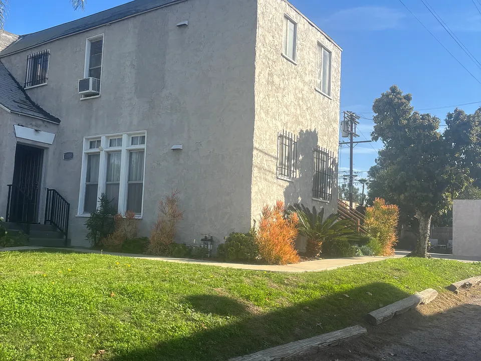 1118 Masselin Ave
