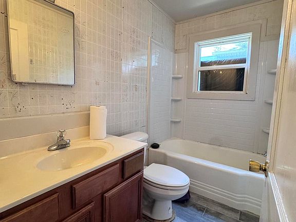 4th image of 103 Janwell Dr