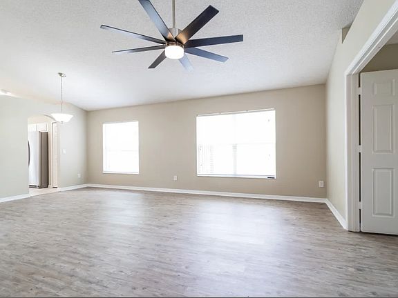 4th image of 4026 Shawn Cir