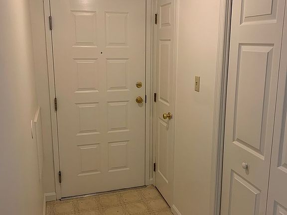 3rd image of 260 W 2nd St