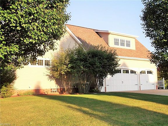 3rd image of 221 Cross Creek Dr