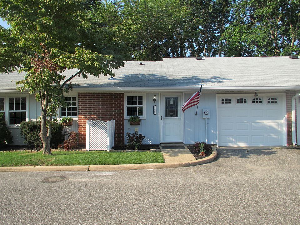 1st image of 1255 B Hamilton Court #B