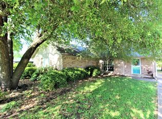 150 N Center St, Blossom, TX 75416