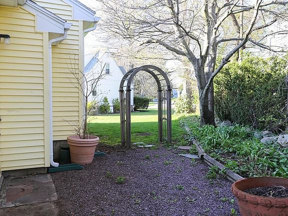 3rd image of 123 Knollwood Cir