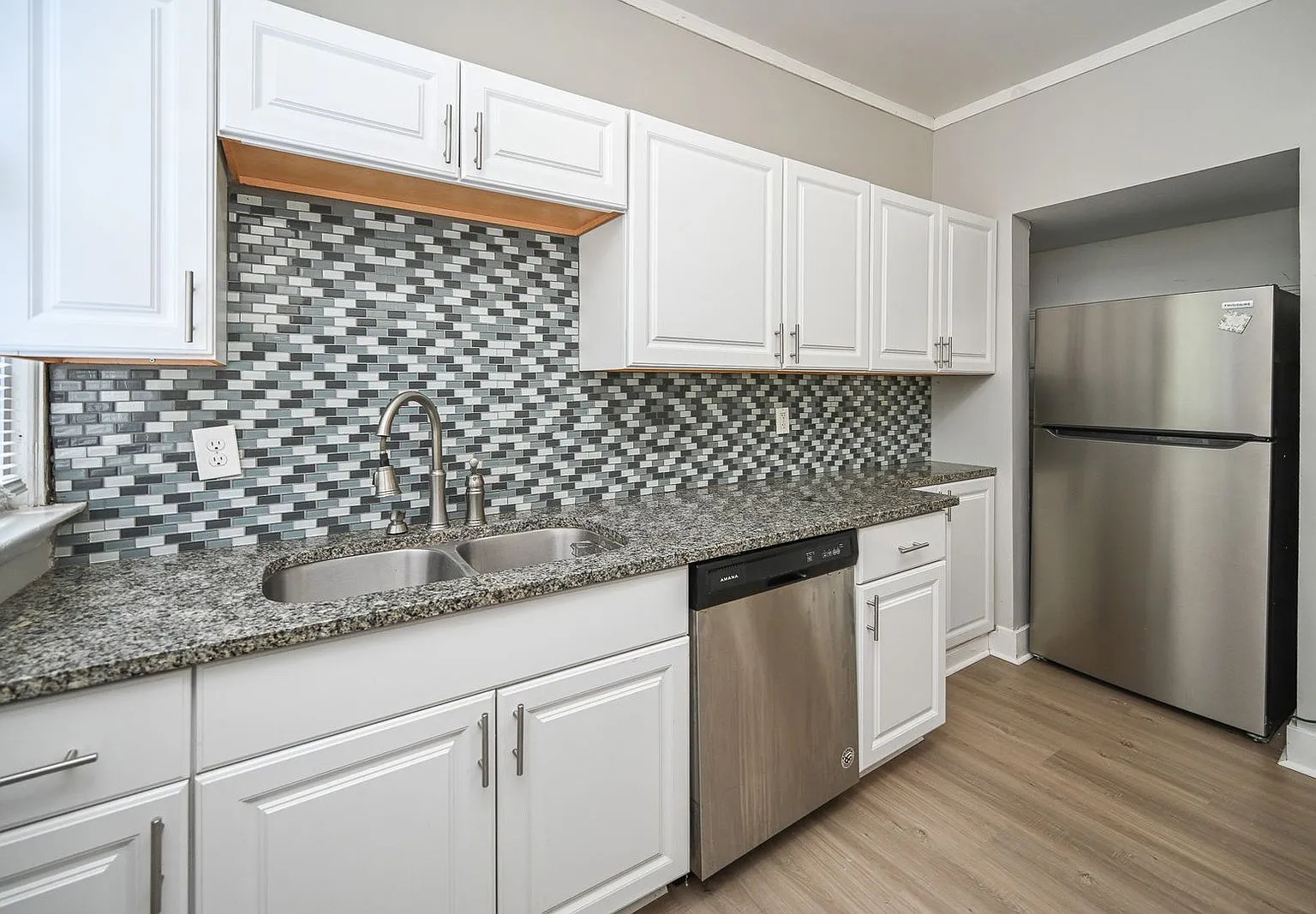 5 bed, 1.0 bath, $2,995 — Photo 3