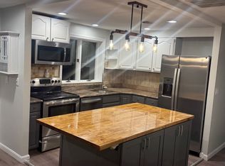 8 Rustlewood Dr #1, Canton, MA 02021