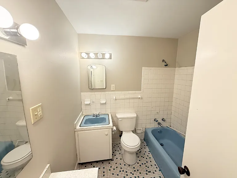 320 Syracuse St — Photo 8