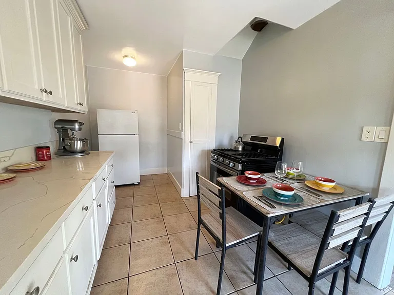 1153 E Appleton St — Photo 15