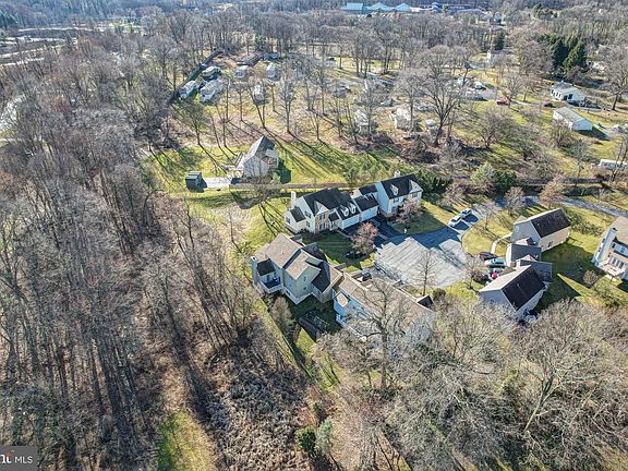 4th image of 111 Pemberton Valley Dr