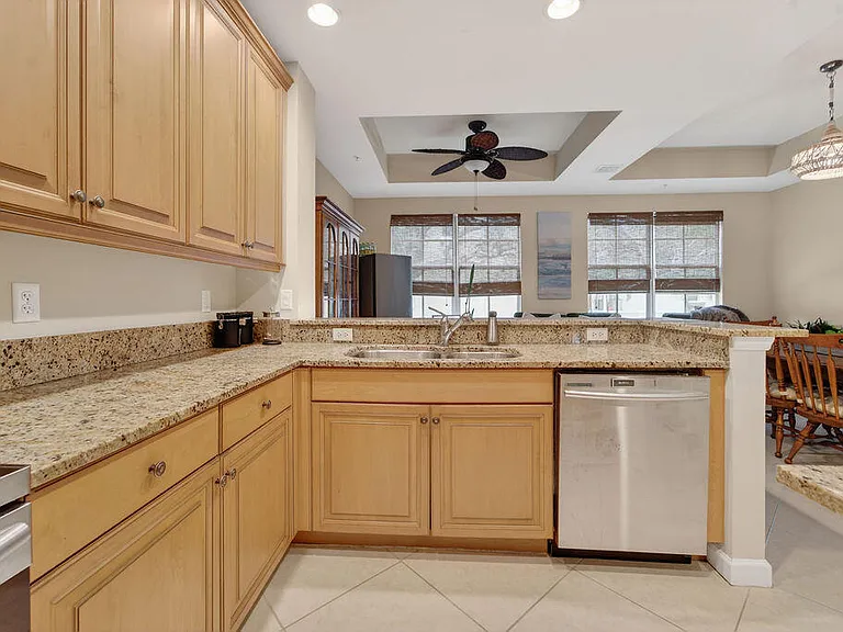 11860 Valencia Gardens Ave — Photo 10