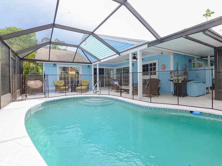 4051 NE Breakwater Dr — Photo 15