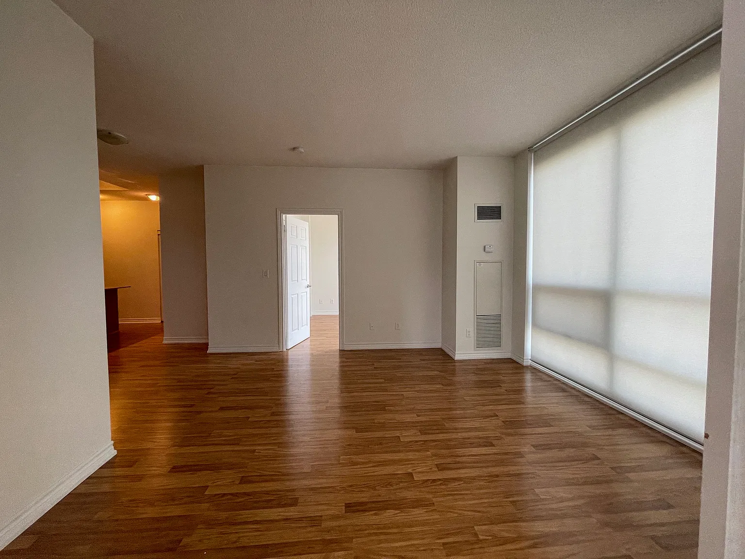 2 bed, 990 sqft, $3,300 — Photo 4