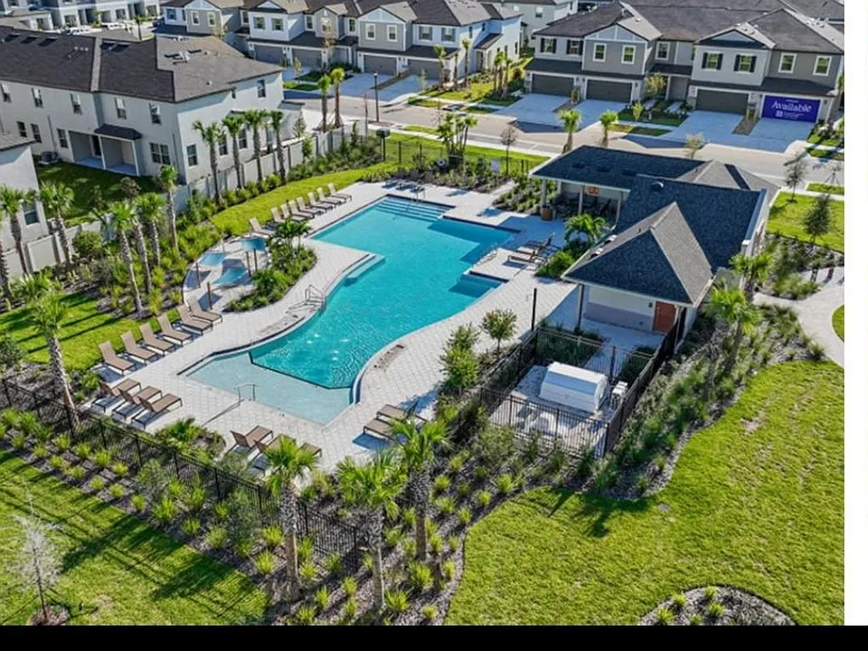8200 Crescent Oaks Dr