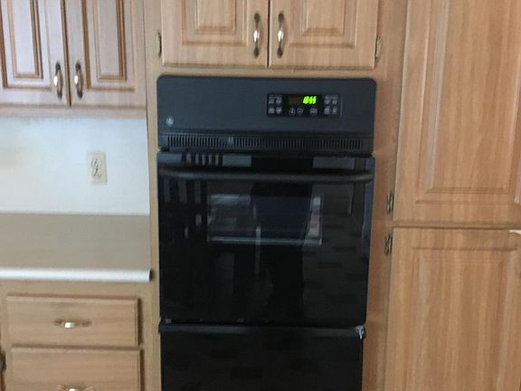 4th image of 185 Conover Ave Floor 1