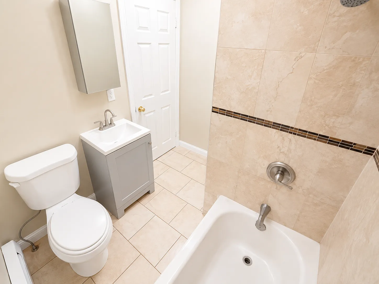 1 bed, 850 sqft, $1,445 — Photo 2