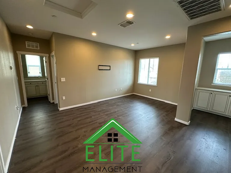 1084 Navigator Dr — Photo 14