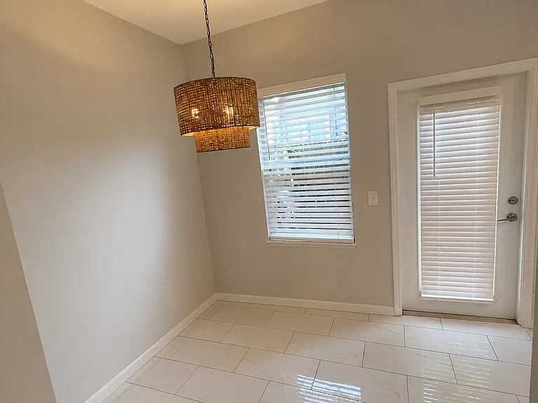 703 Charles Ct S — Photo 11