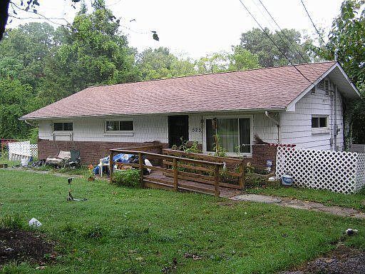 2nd image of 525 Murray Dr