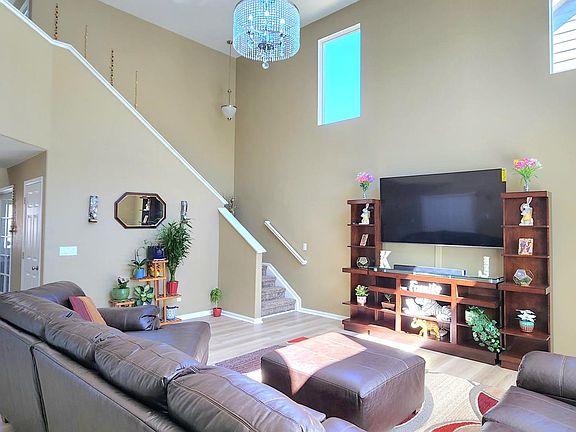 Living Room (High Ceiling)