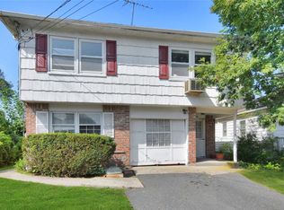 10 17th St, Bayville, NY 11709