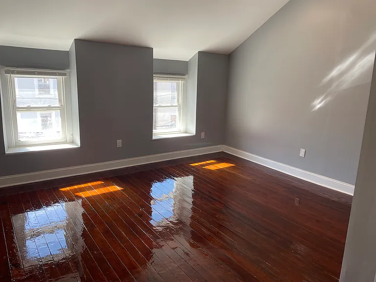 129 Ripka St — Photo 3