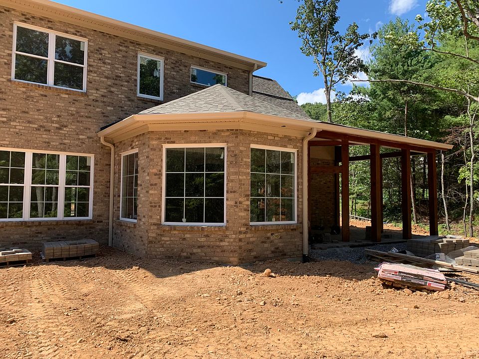 2nd image of 3710 Wellington Dr SE