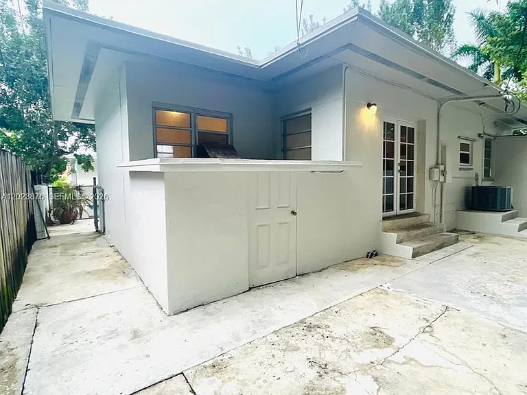 1020 SW 36th Ct — Photo 31