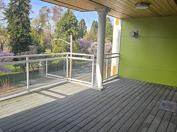 4th image of 7440 E Green Lake Dr N #202