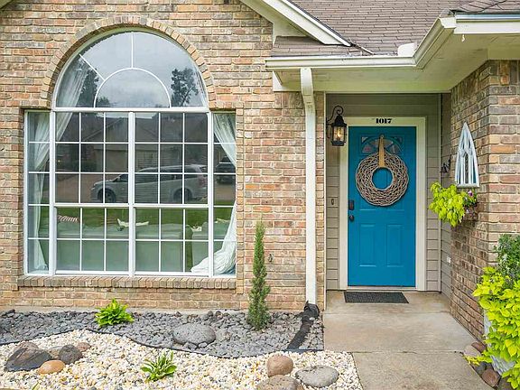 3rd image of 1017 Deer Park Ct