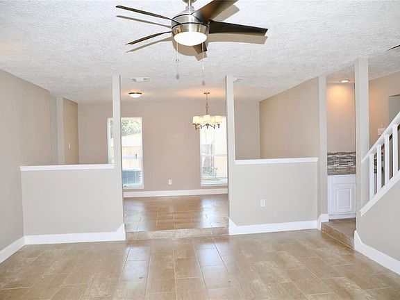5th image of 2211 Oakwell Ln